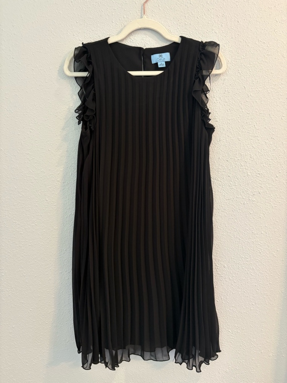 CeCe Black Pleated Ruffle-Sleeve Shift Dress (size S)